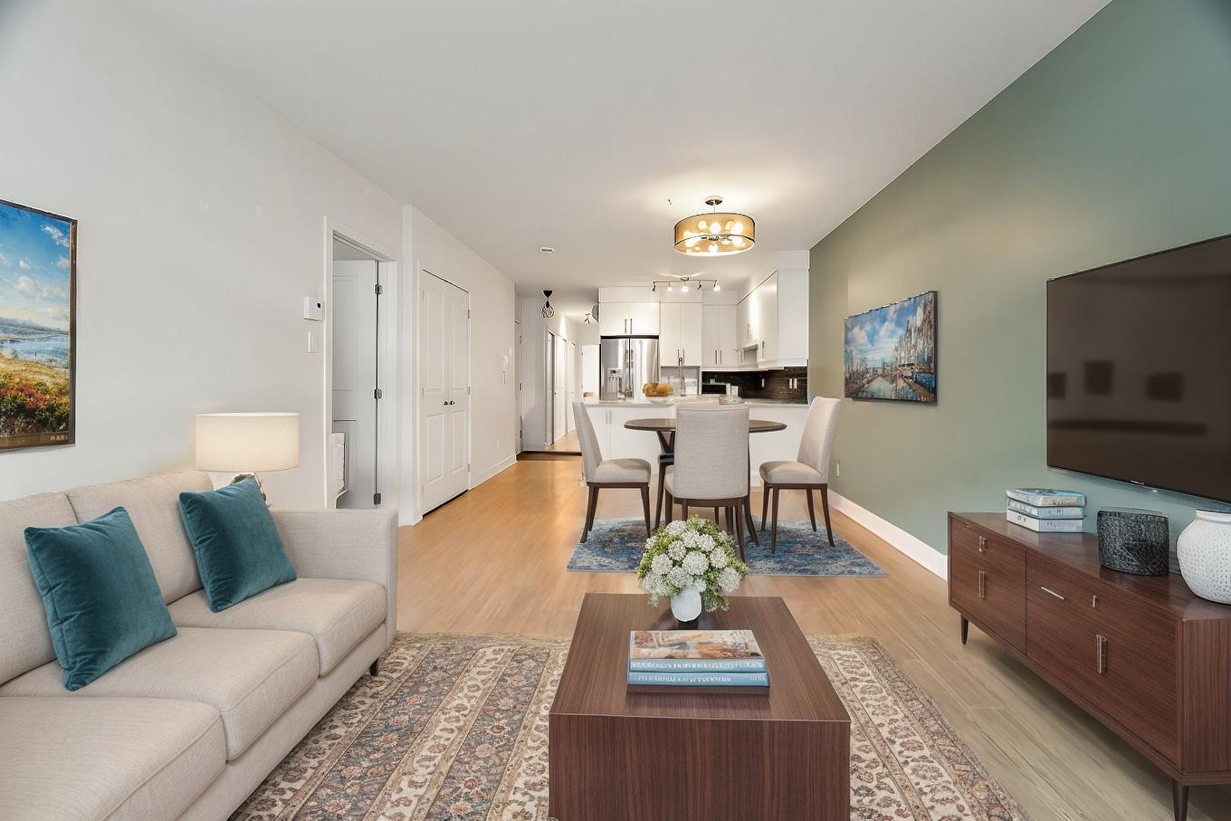 Living room - 1-2195 Rue Leclaire, Montréal (Mercier/Hochelaga-Maisonneuve), QC - Indoor Photo Showing Living Room