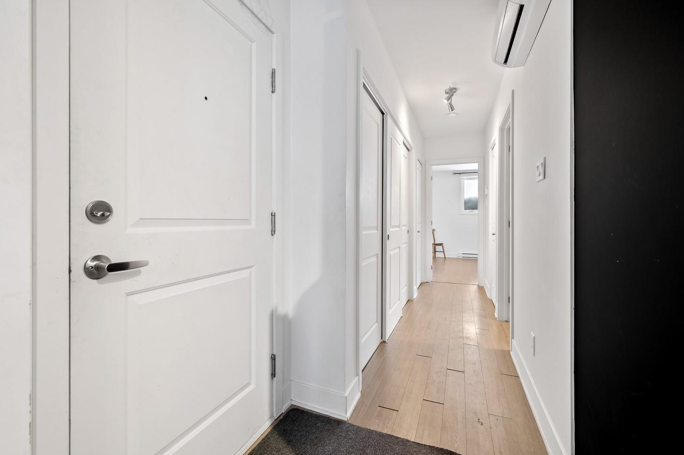 Hall - 1-2195 Rue Leclaire, Montréal (Mercier/Hochelaga-Maisonneuve), QC - Indoor Photo Showing Other Room