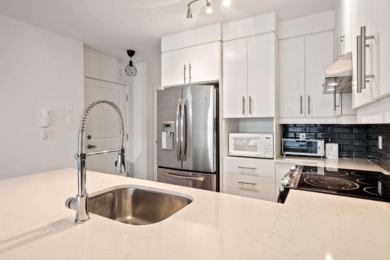 Kitchen - 1-2195 Rue Leclaire, Montréal (Mercier/Hochelaga-Maisonneuve), QC - Indoor Photo Showing Kitchen