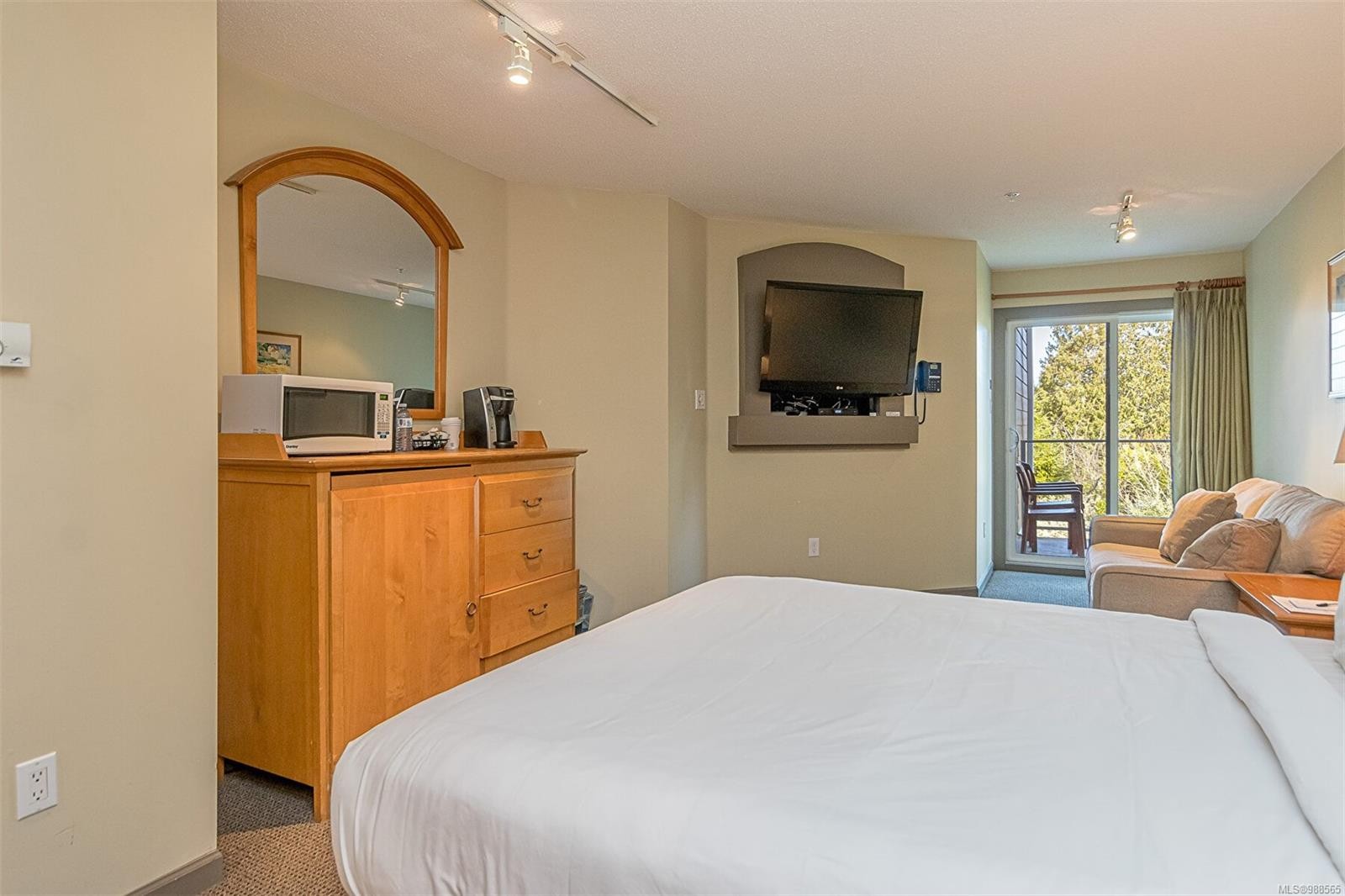 721-1600 Stroulger Rd, Nanoose Bay, BC - Indoor Photo Showing Bedroom