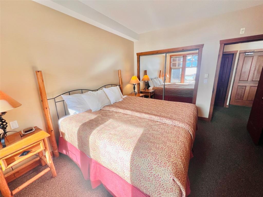 203-2090 Summit Drive, Panorama, BC - Indoor Photo Showing Bedroom