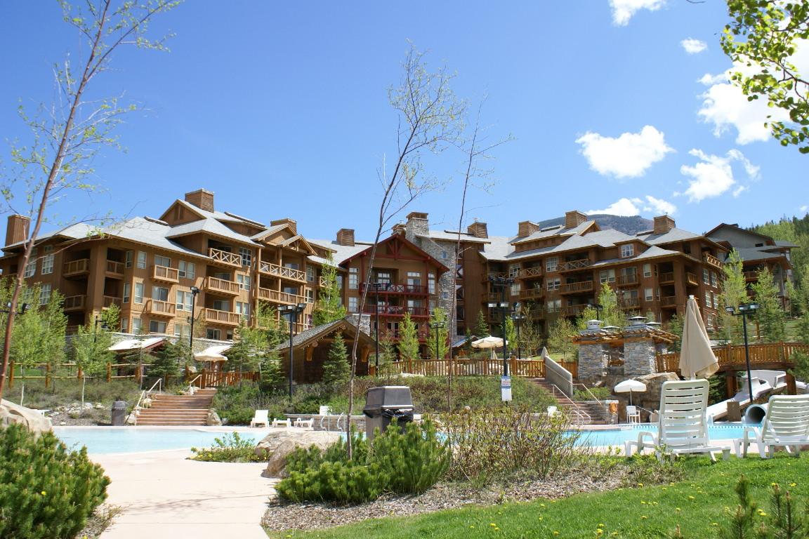 203-2090 Summit Drive, Panorama, BC - Outdoor With Facade