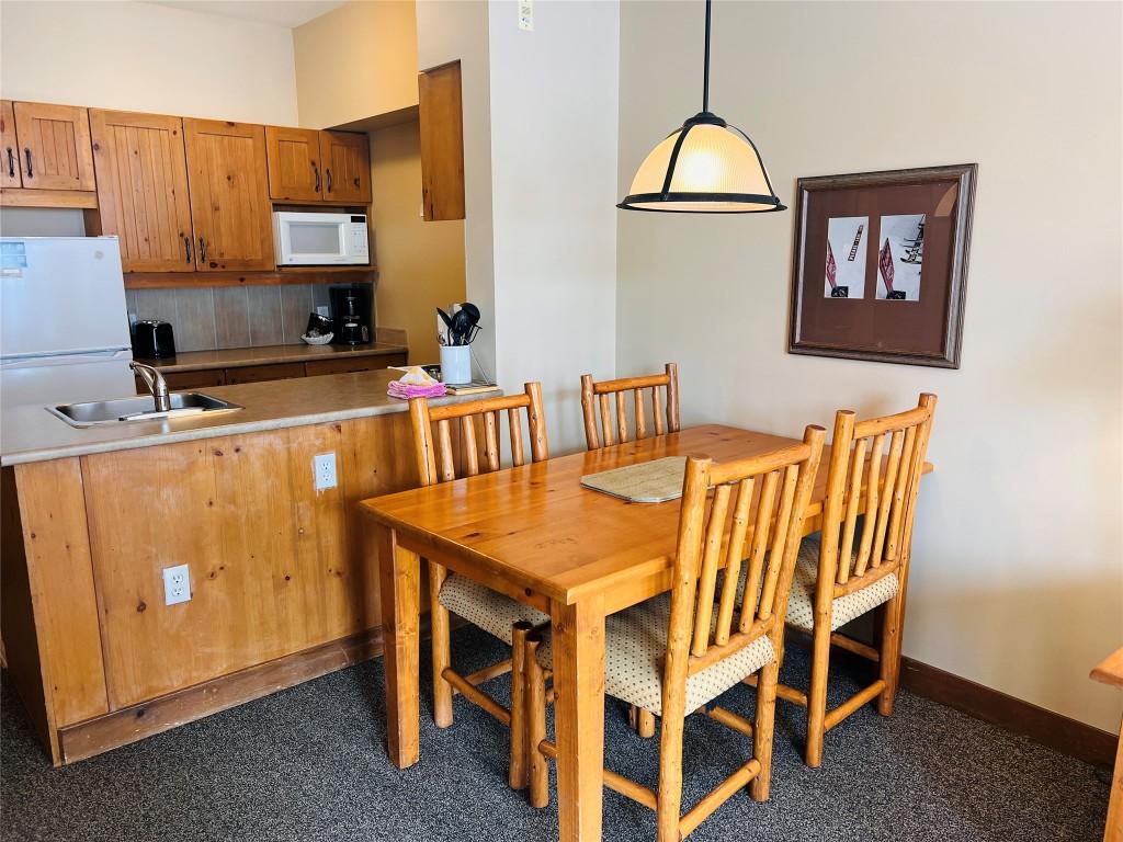 203-2090 Summit Drive, Panorama, BC - Indoor