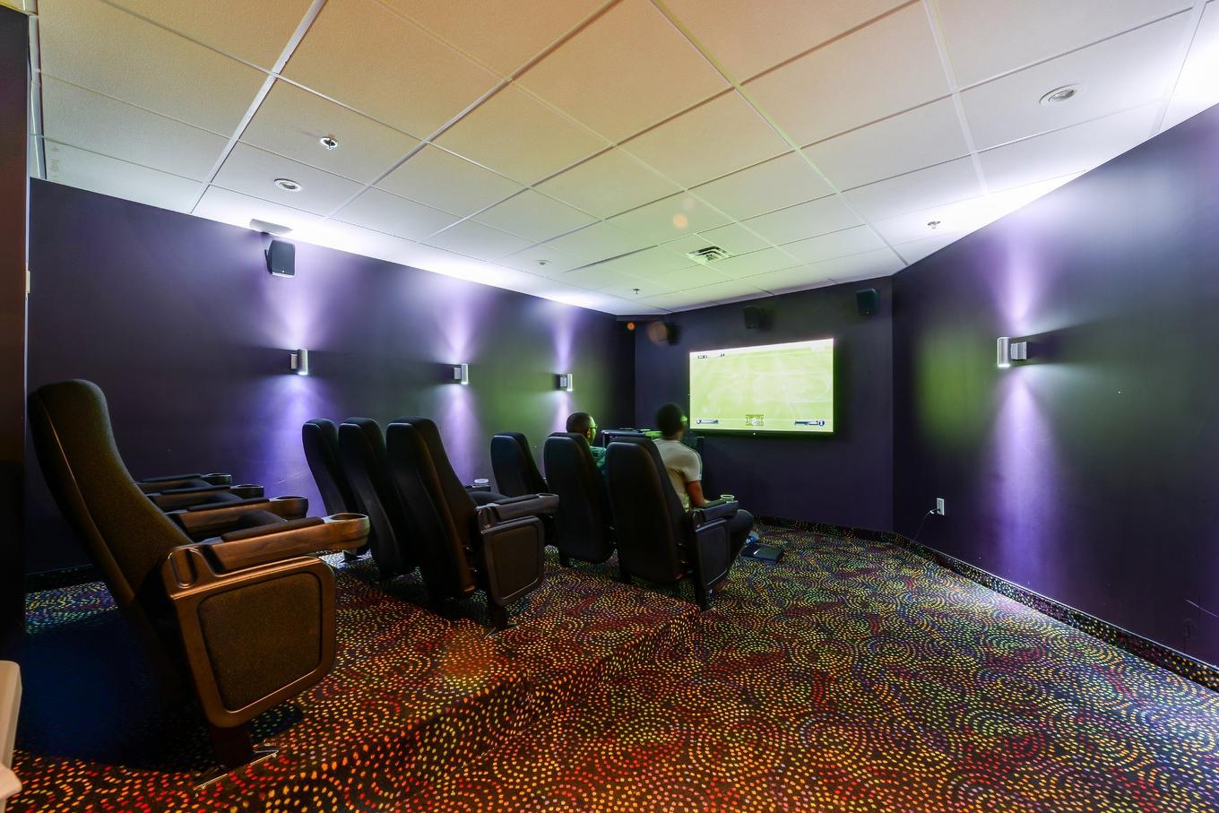 Salle communautaire - 605-7501 Av. Mountain Sights, Montréal (Côte-Des-Neiges/Notre-Dame-De-Grâce), QC - Indoor Photo Showing Other Room