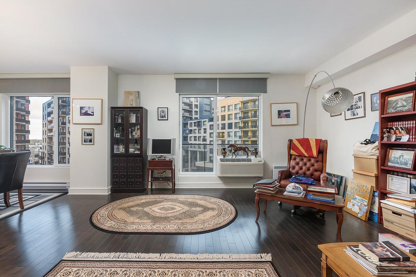 Salon - 605-7501 Av. Mountain Sights, Montréal (Côte-Des-Neiges/Notre-Dame-De-Grâce), QC - Indoor Photo Showing Living Room