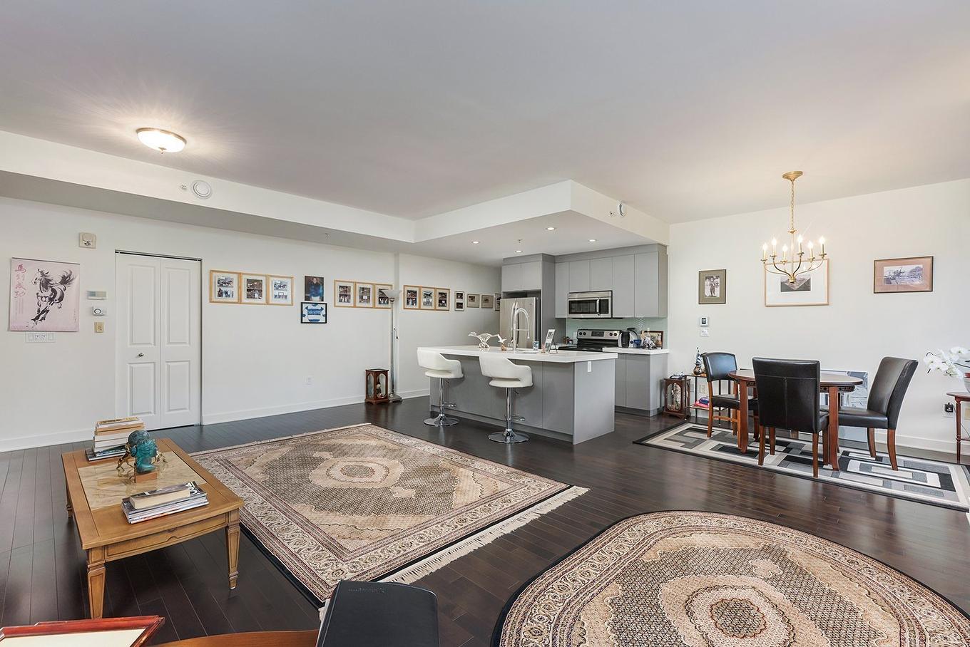 Salon - 605-7501 Av. Mountain Sights, Montréal (Côte-Des-Neiges/Notre-Dame-De-Grâce), QC - Indoor Photo Showing Living Room