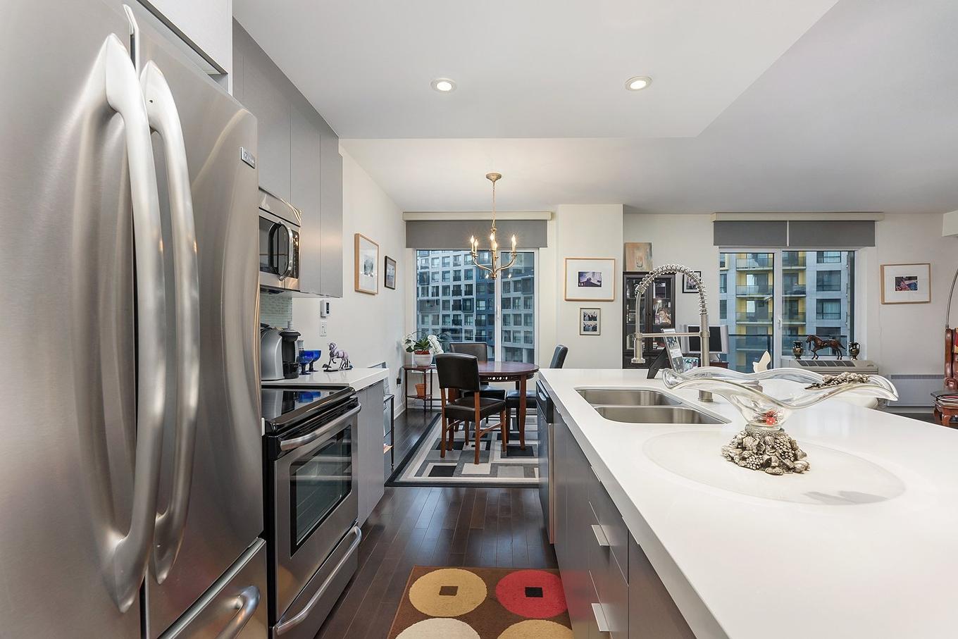 Cuisine - 605-7501 Av. Mountain Sights, Montréal (Côte-Des-Neiges/Notre-Dame-De-Grâce), QC - Indoor Photo Showing Kitchen With Double Sink