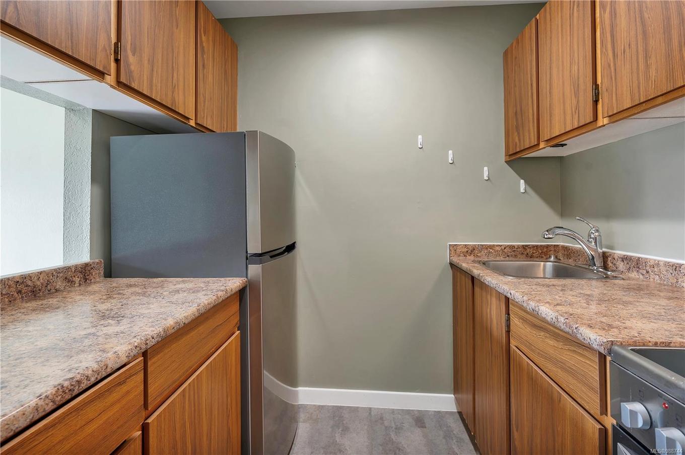 205-611 Macmillan Dr, Sayward, BC - Indoor Photo Showing Kitchen