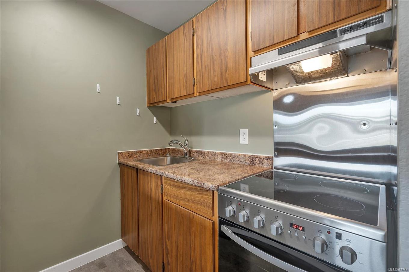 205-611 Macmillan Dr, Sayward, BC - Indoor Photo Showing Laundry Room