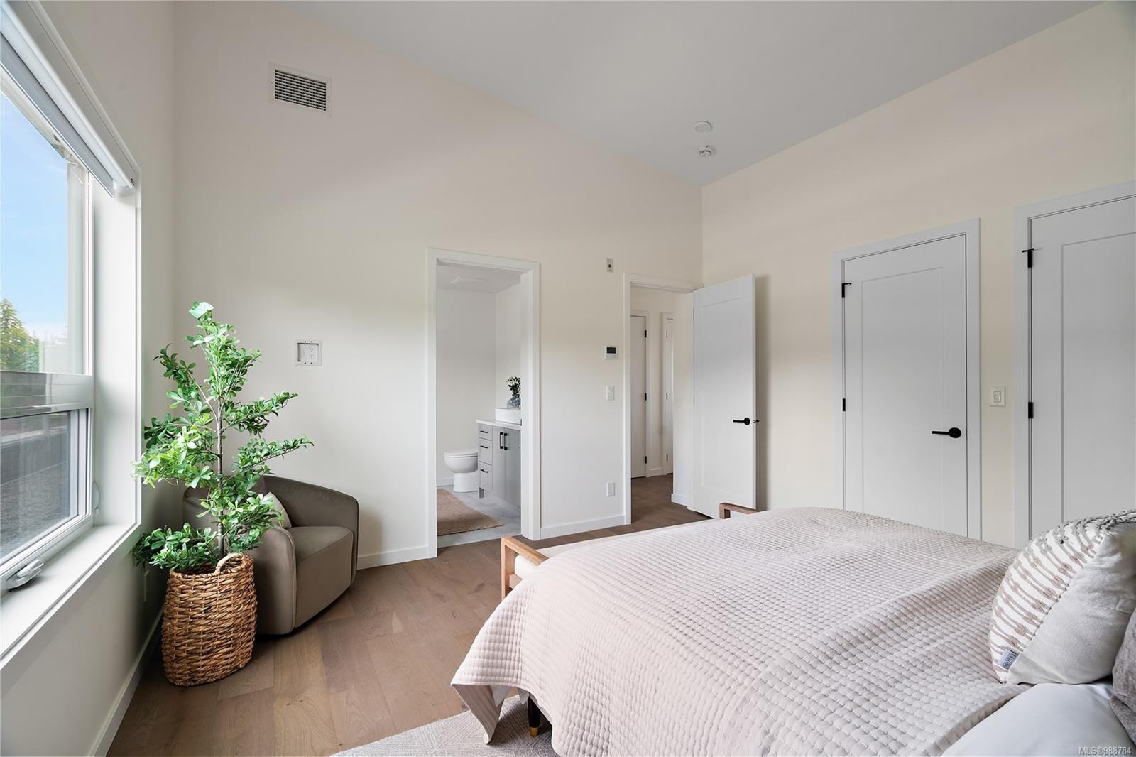 Bph1-1102 Esquimalt Rd, Esquimalt, BC - Indoor Photo Showing Bedroom