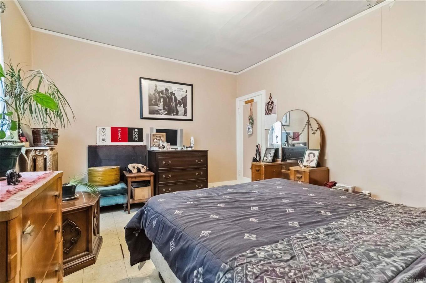 1612 Quadra St, Victoria, BC - Indoor Photo Showing Bedroom