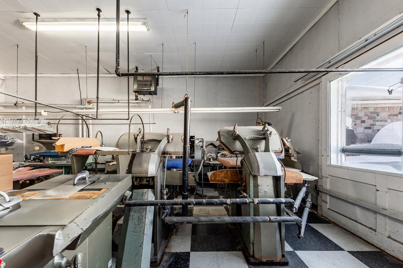 Commerce - 265 4E Avenue, Saint-Jean-Sur-Richelieu, QC - Indoor Photo Showing Other Room