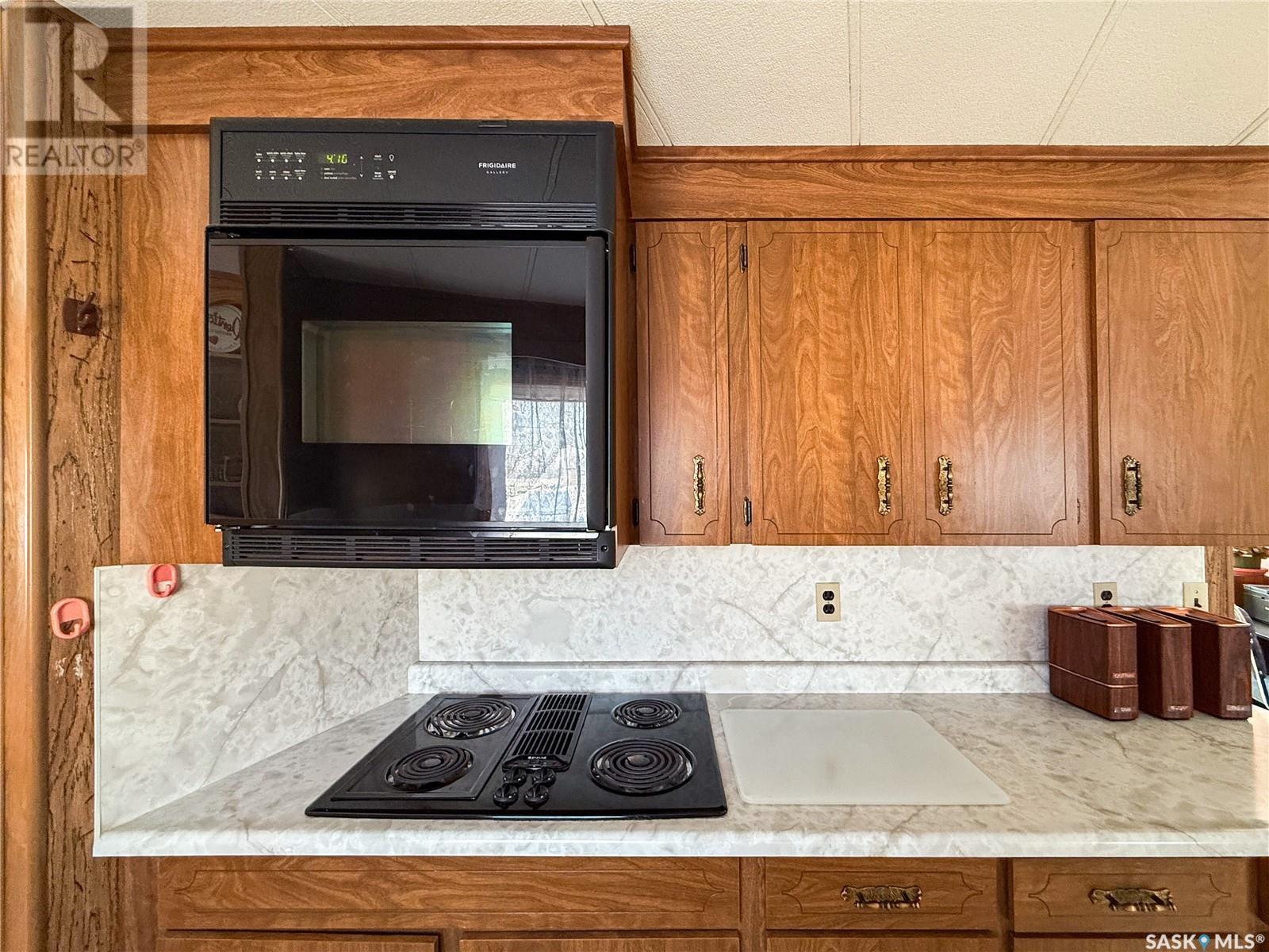 201 - 203 4Th Avenue, Climax, SK - Indoor Photo Showing Kitchen