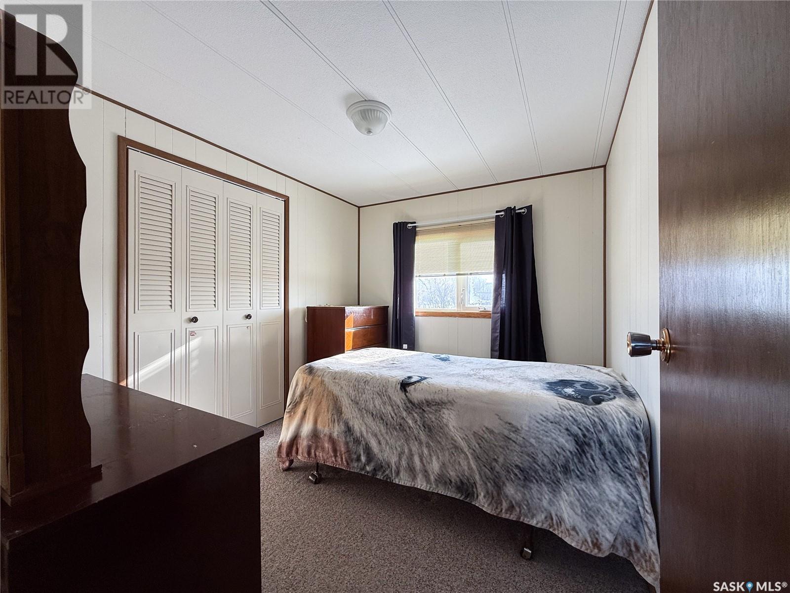 201 - 203 4Th Avenue, Climax, SK - Indoor Photo Showing Bedroom