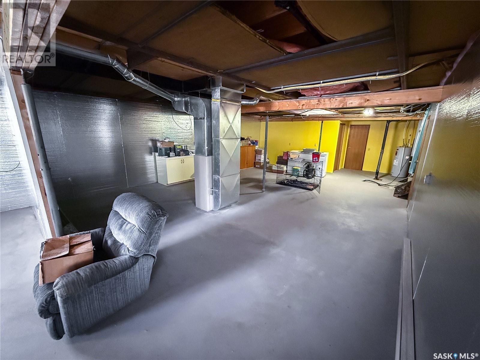 201 - 203 4Th Avenue, Climax, SK - Indoor Photo Showing Basement