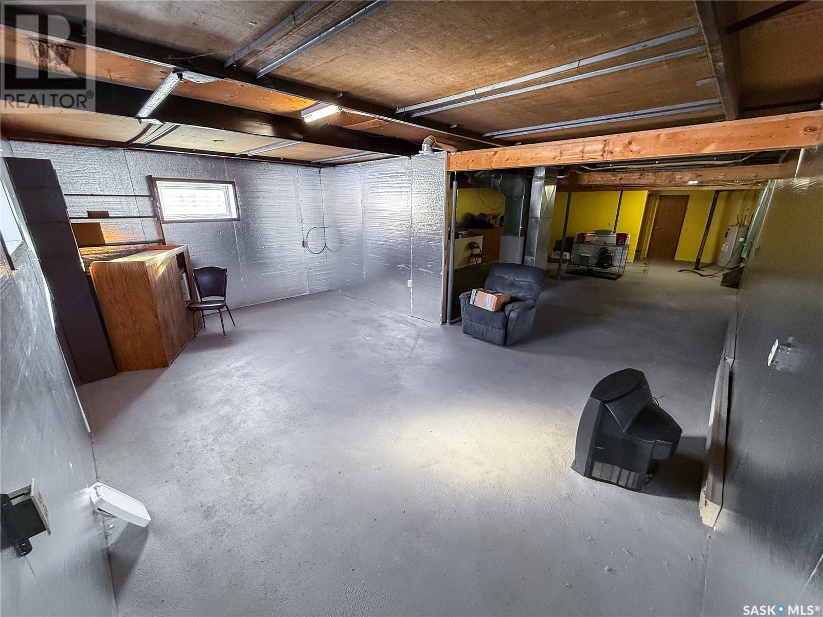 201 - 203 4Th Avenue, Climax, SK - Indoor Photo Showing Basement