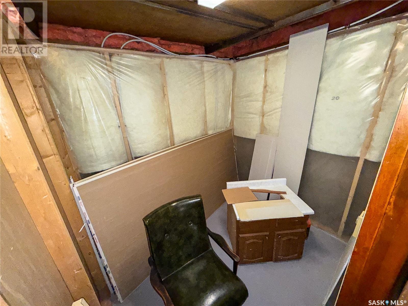 201 - 203 4Th Avenue, Climax, SK - Indoor Photo Showing Basement