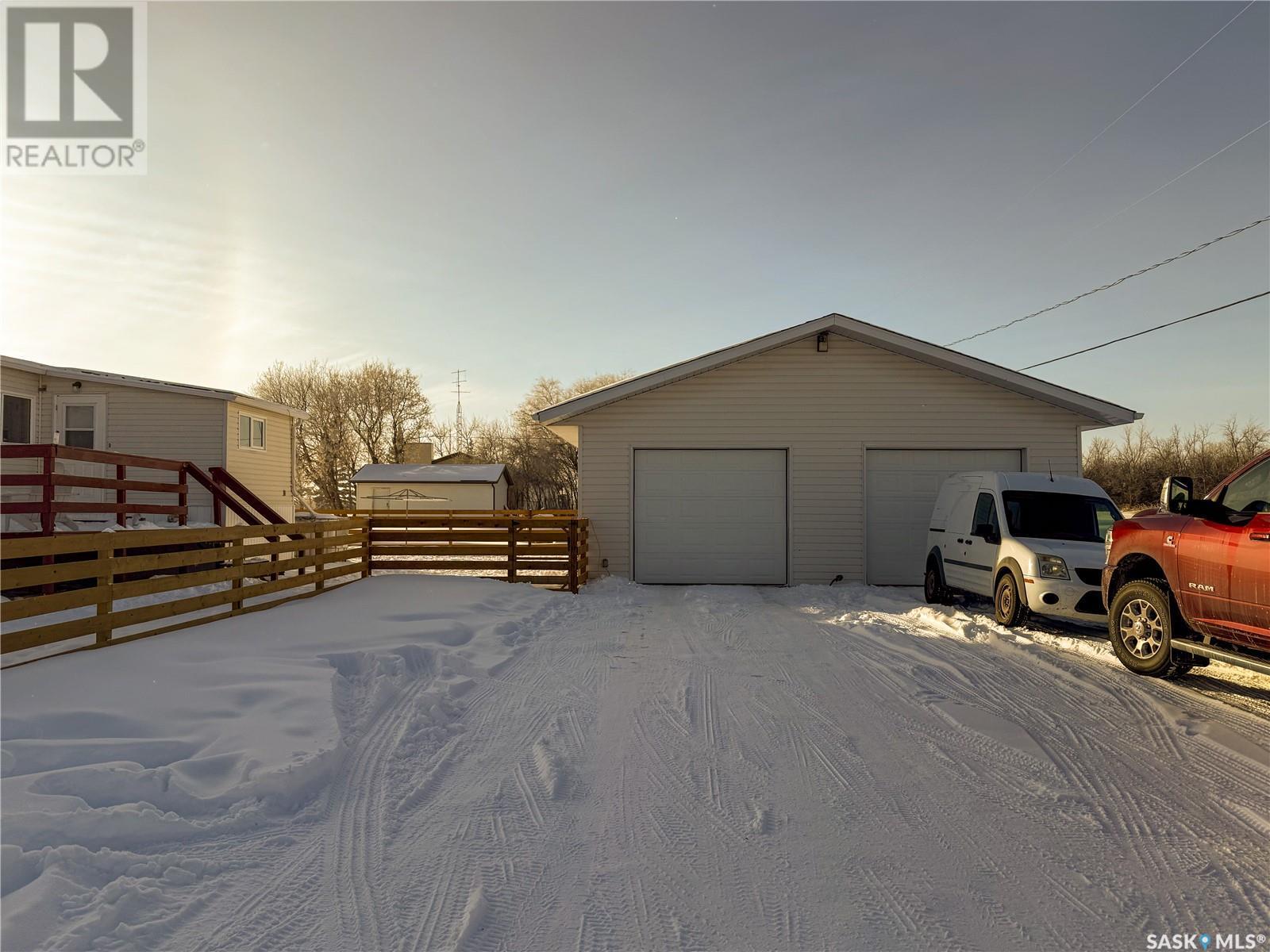 201 - 203 4Th Avenue, Climax, SK - Outdoor With Exterior