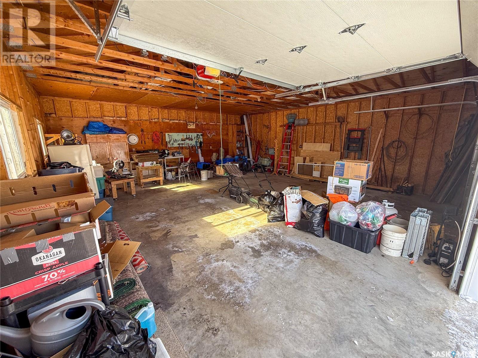 201 - 203 4Th Avenue, Climax, SK - Indoor