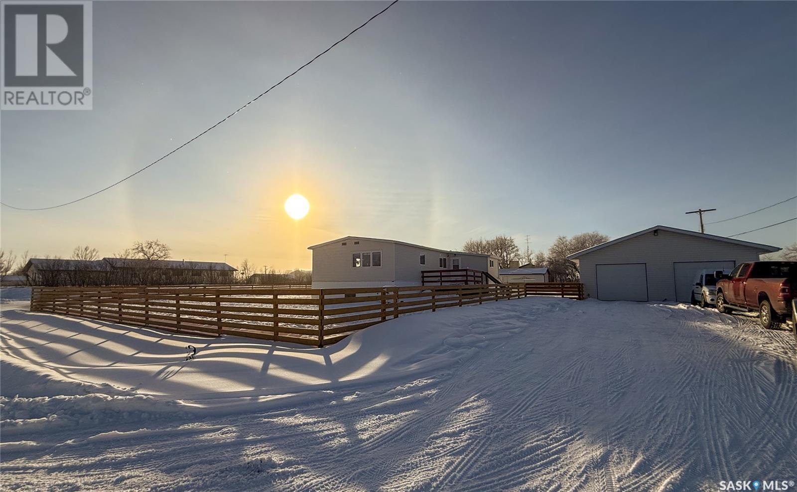 201 - 203 4Th Avenue, Climax, SK - Outdoor
