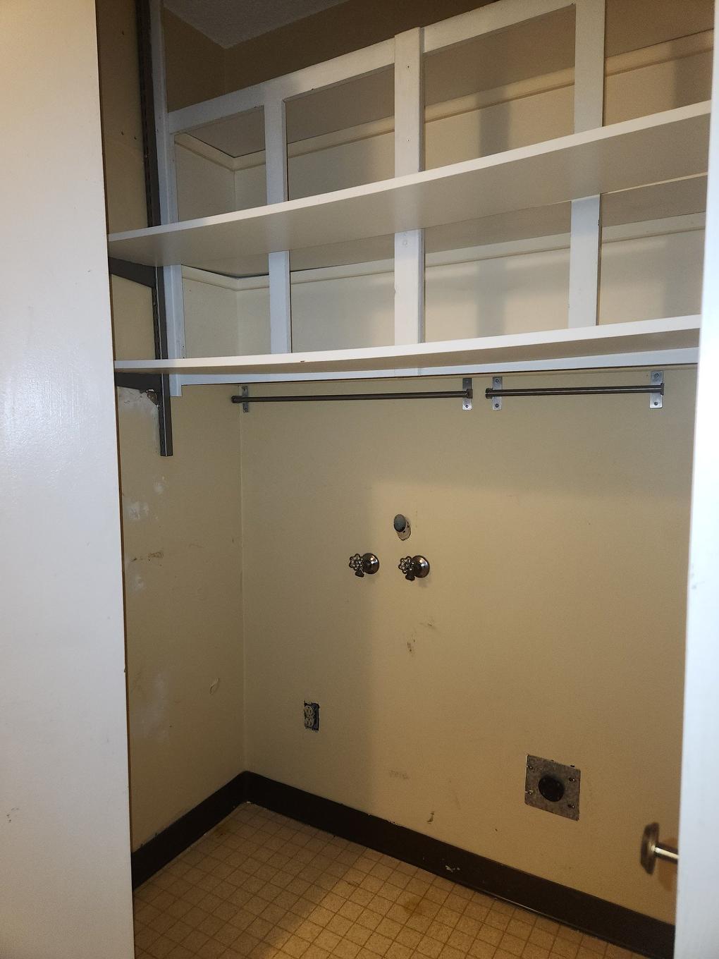 Salle de lavage - 606-1590 Rue Louis-Carrier, Montréal (Ahuntsic-Cartierville), QC - Indoor With Storage