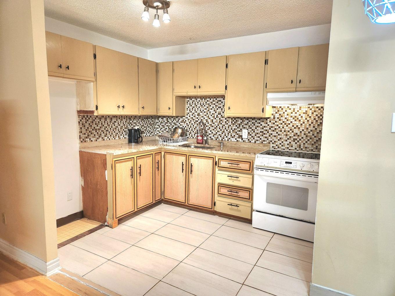 Cuisine - 606-1590 Rue Louis-Carrier, Montréal (Ahuntsic-Cartierville), QC - Indoor Photo Showing Kitchen