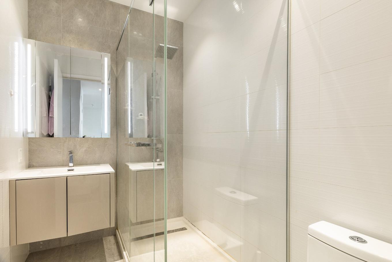 Bathroom - 3607-1188 Av. Union, Montréal (Ville-Marie), QC - Indoor Photo Showing Bathroom