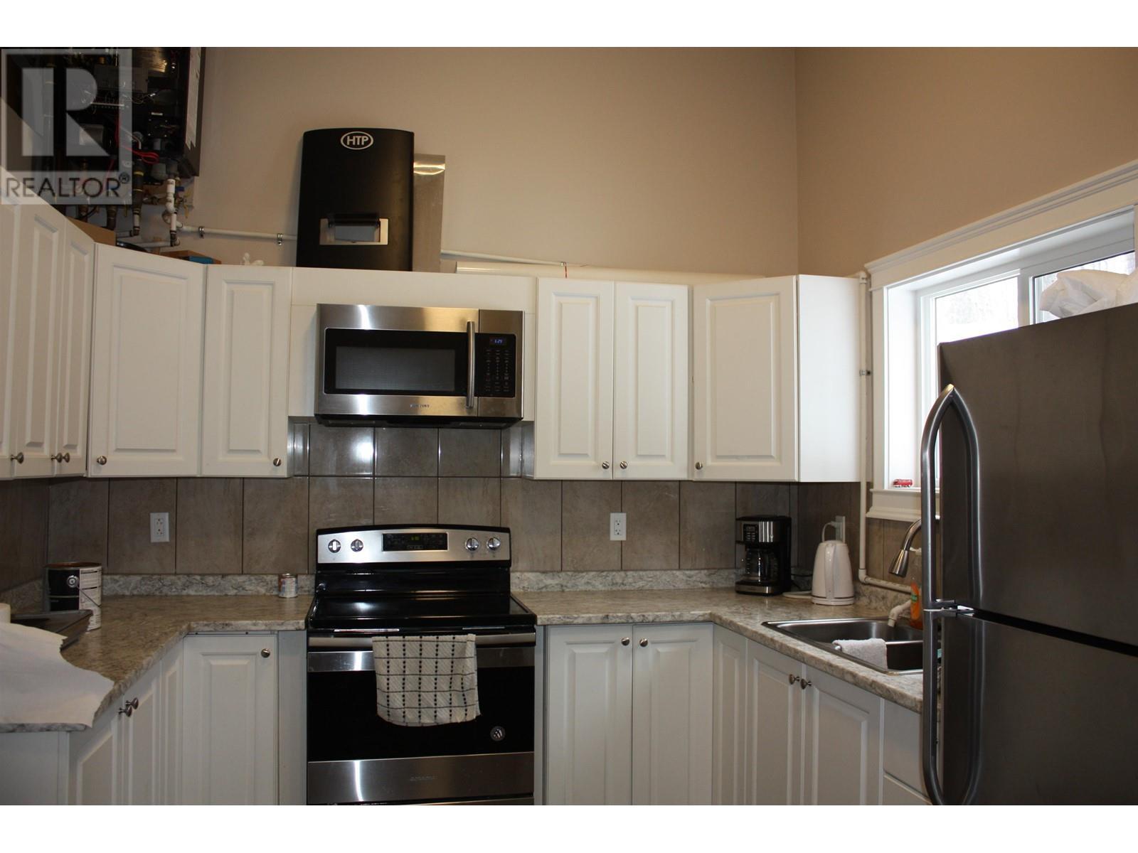 13431 N 29 Highway, Fort St. John, BC - Indoor Photo Showing Kitchen With Double Sink