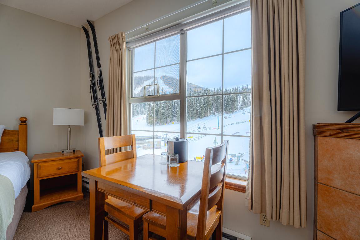 408-3160 Creekside Way, Sun Peaks, BC - Indoor Photo Showing Other Room