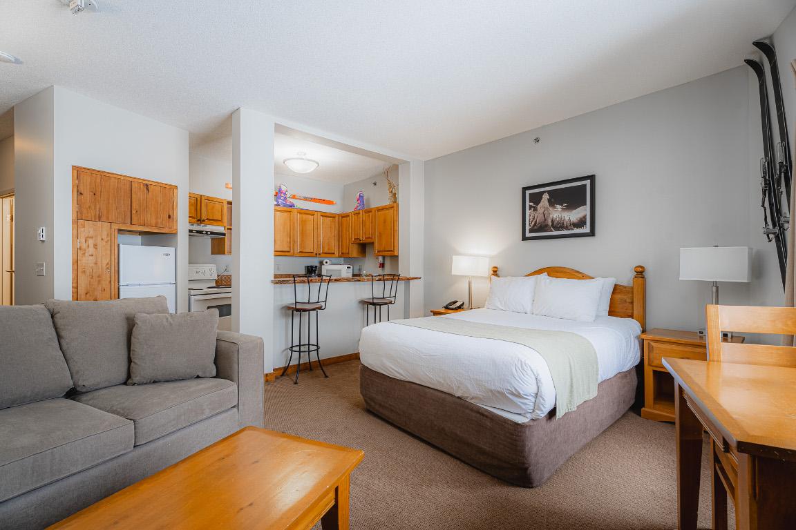 408-3160 Creekside Way, Sun Peaks, BC - Indoor