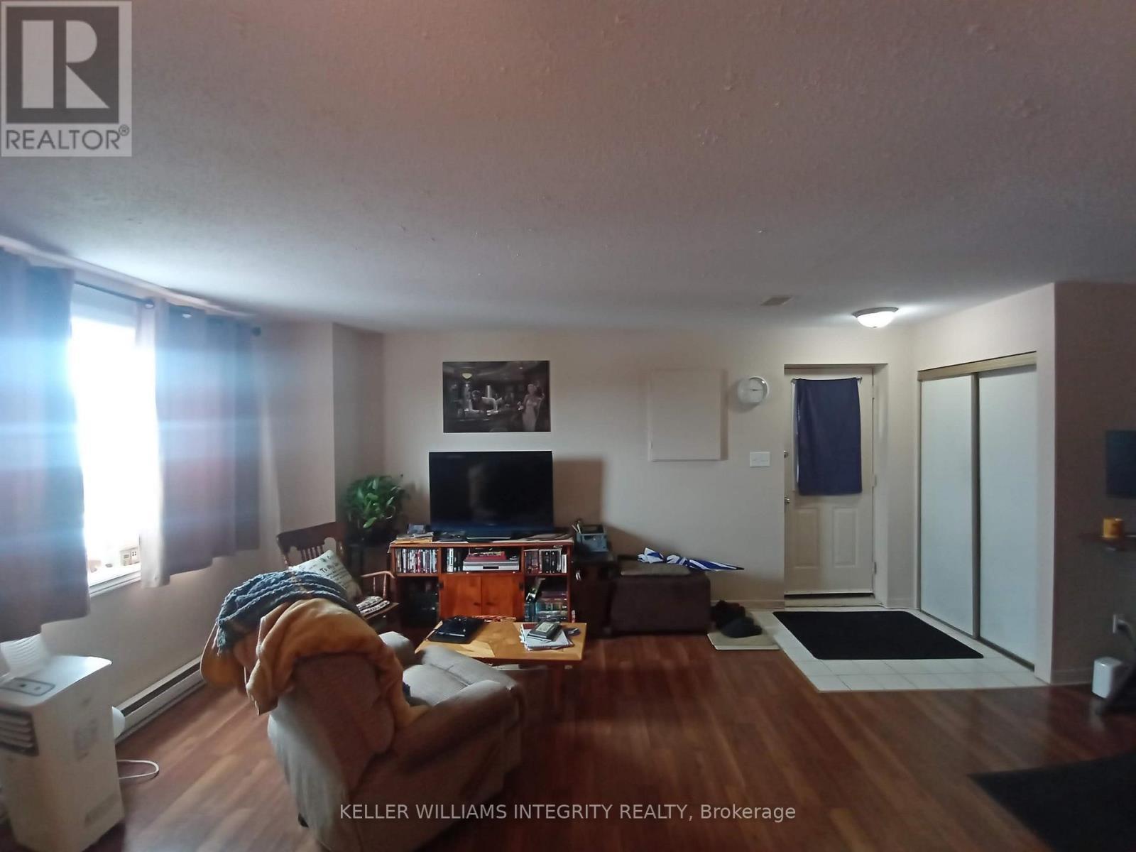 Second floor apartment - 671 Notre Dame Street, Russell, ON