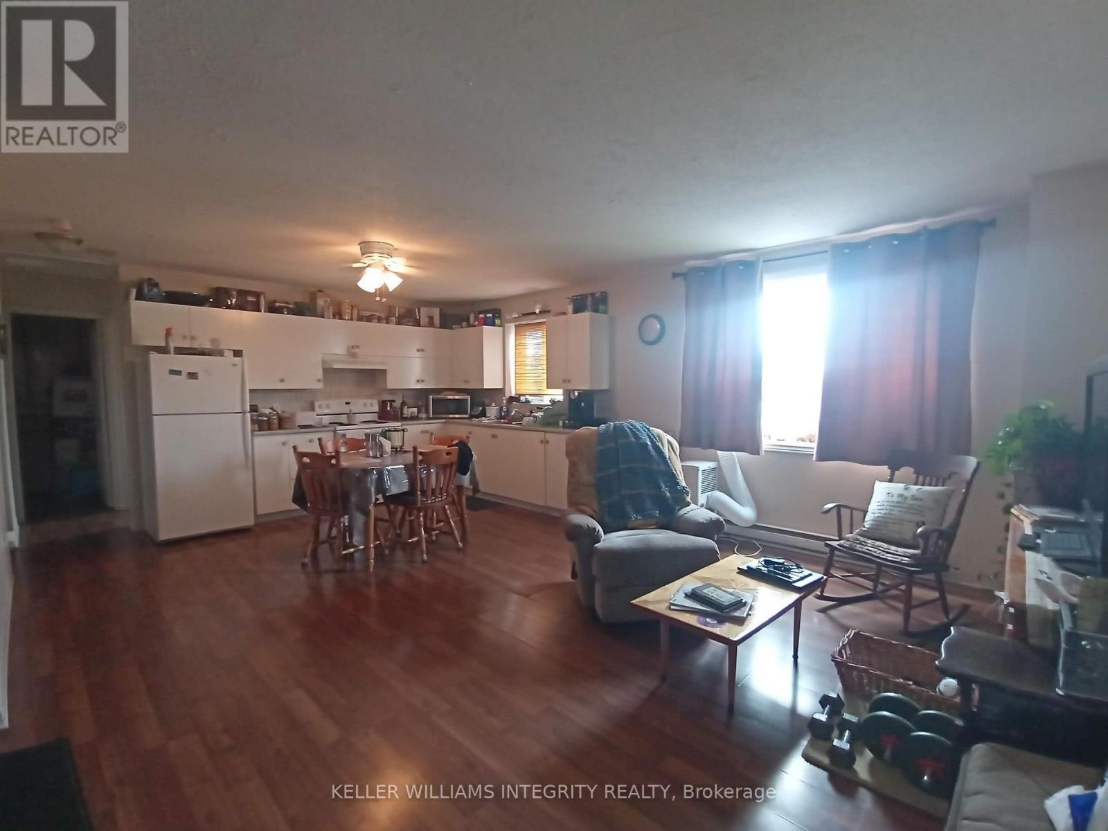 Second floor apartment - 671 Notre Dame Street, Russell, ON