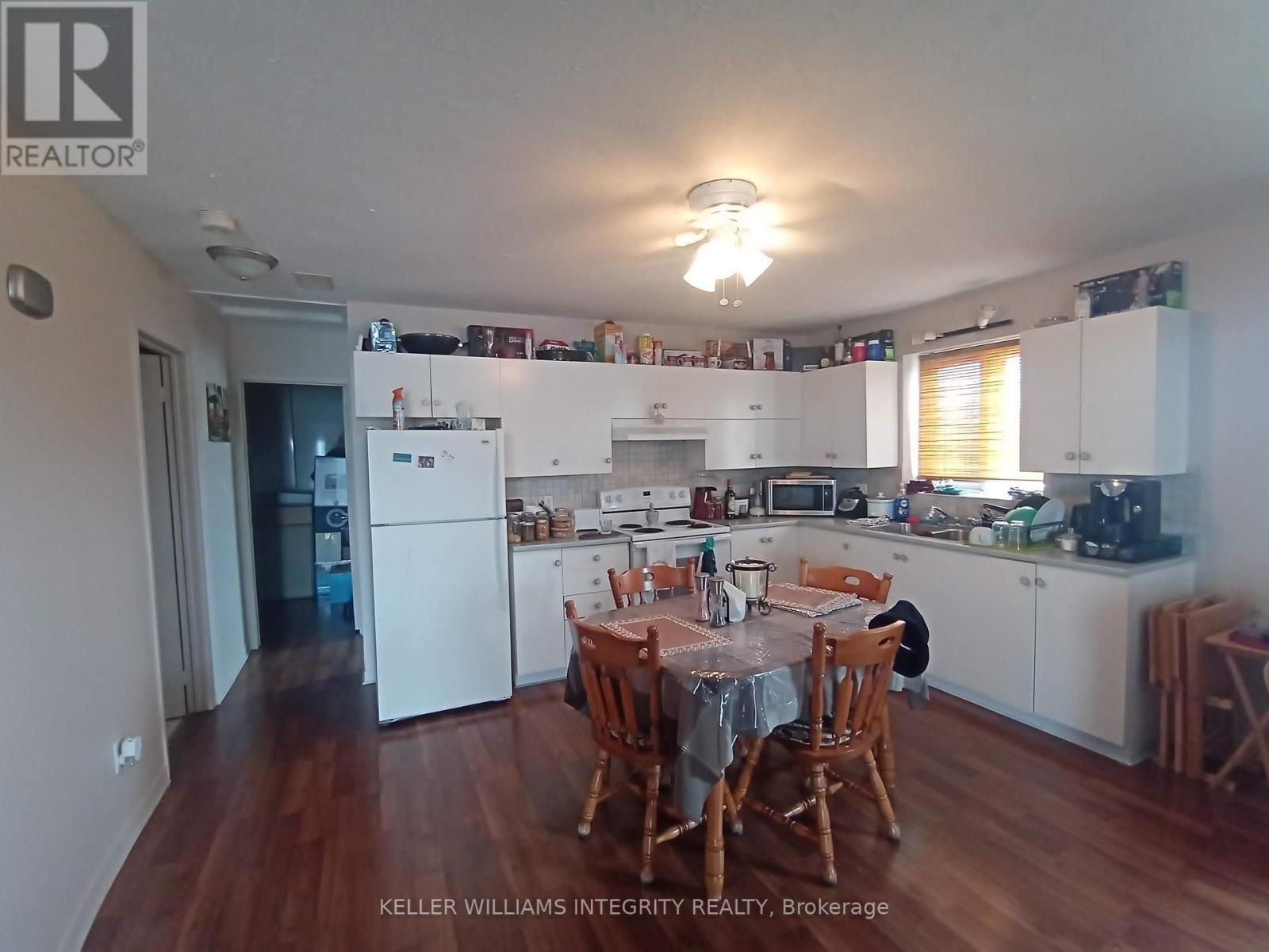 Second floor apartment - 671 Notre Dame Street, Russell, ON