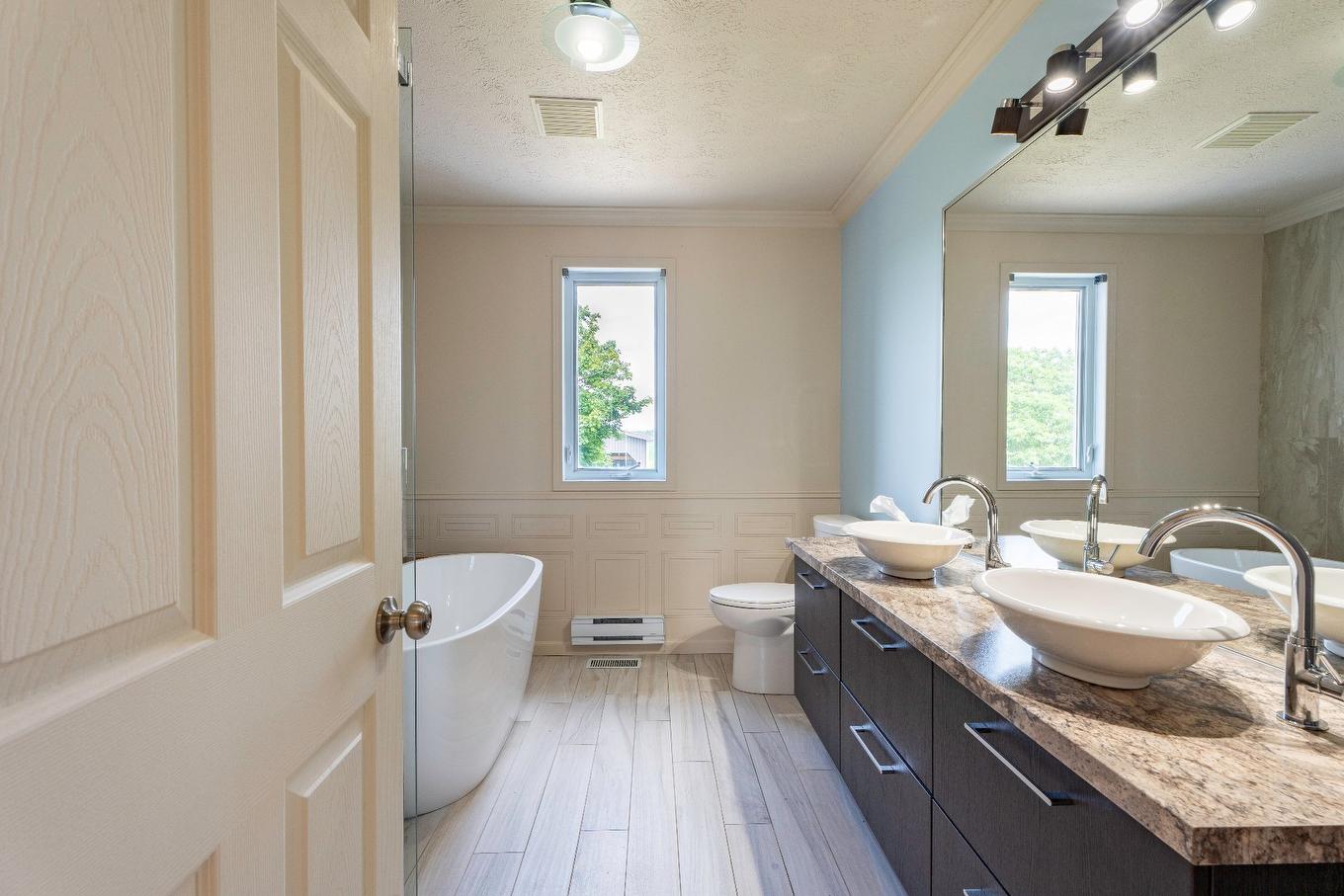 Salon - 790 Boul. Lemire O., Drummondville, QC