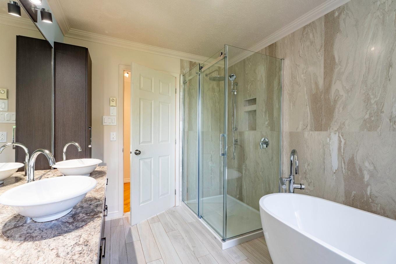 Salon - 790 Boul. Lemire O., Drummondville, QC