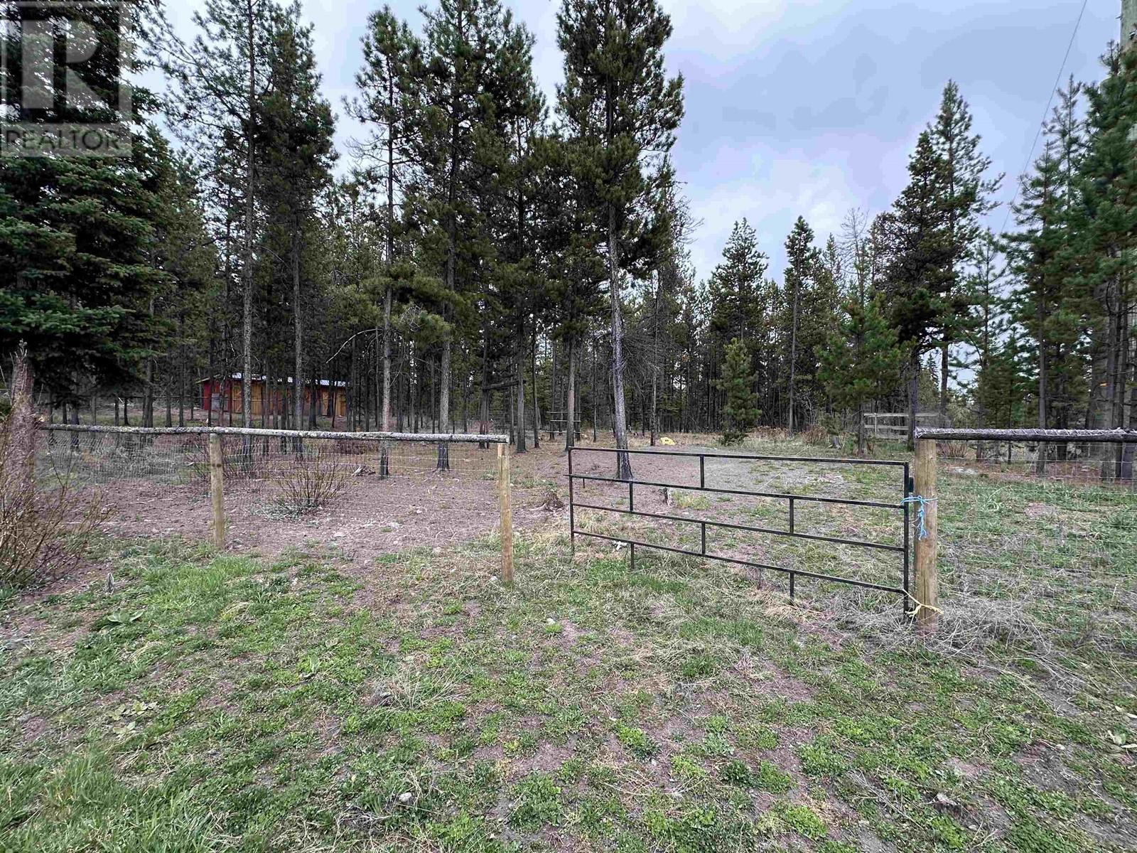 5793 Little Fort 24 Highway, 100 Mile House, BC - Outdoor