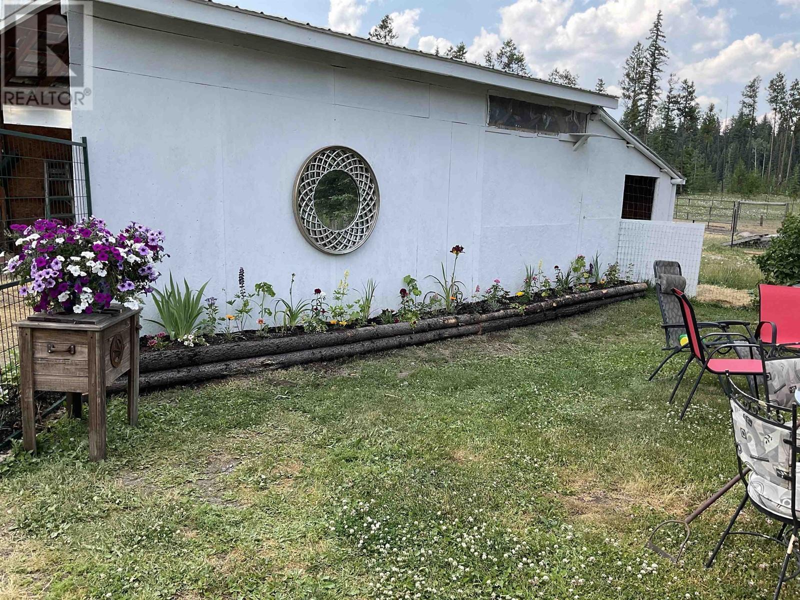 5793 Little Fort 24 Highway, 100 Mile House, BC - Outdoor