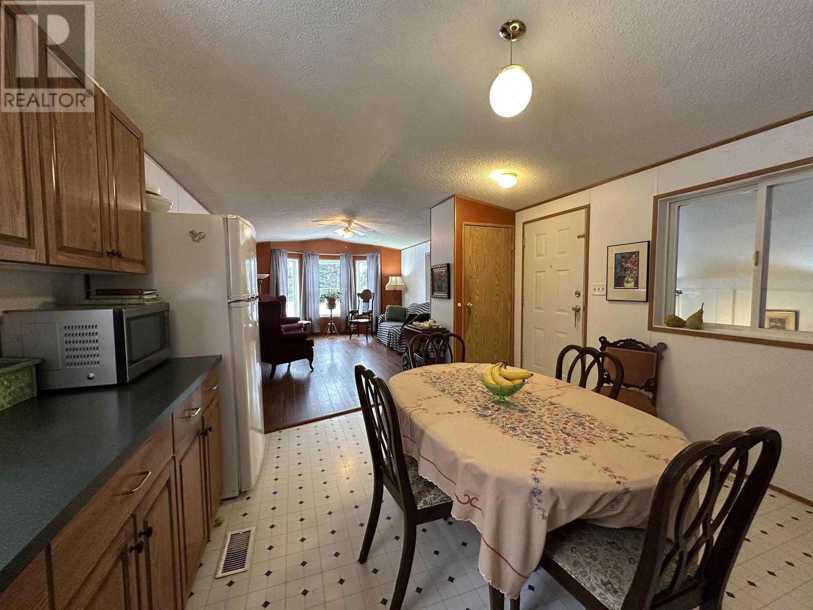 5793 Little Fort 24 Highway, 100 Mile House, BC - Indoor Photo Showing Dining Room