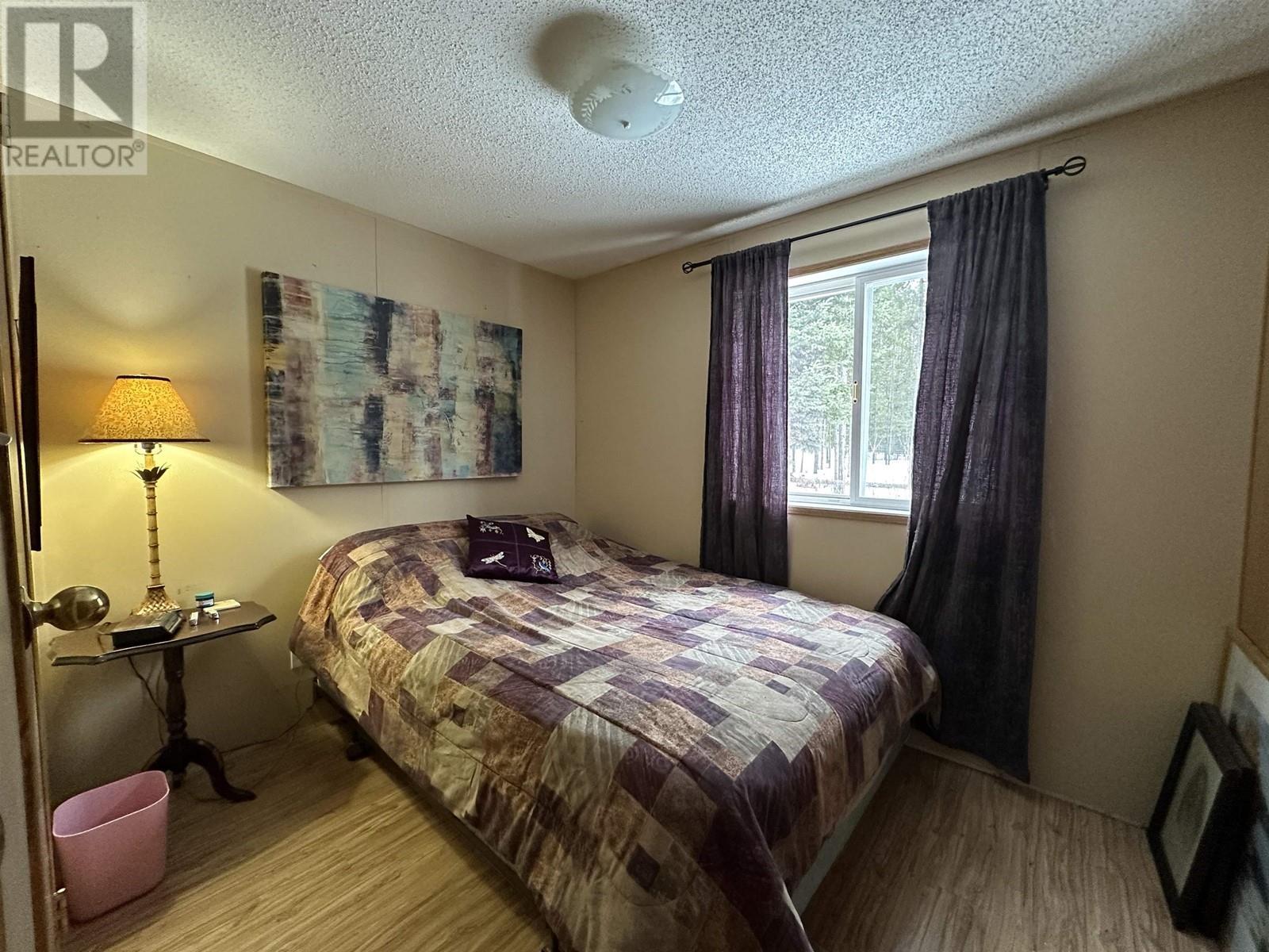 5793 Little Fort 24 Highway, 100 Mile House, BC - Indoor Photo Showing Bedroom