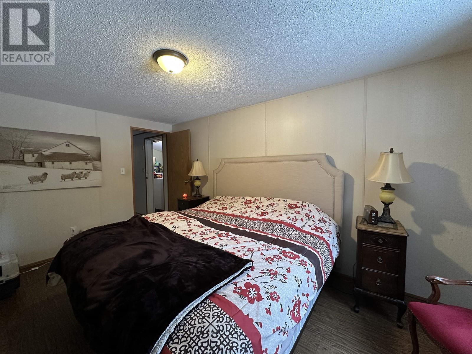 5793 Little Fort 24 Highway, 100 Mile House, BC - Indoor Photo Showing Bedroom