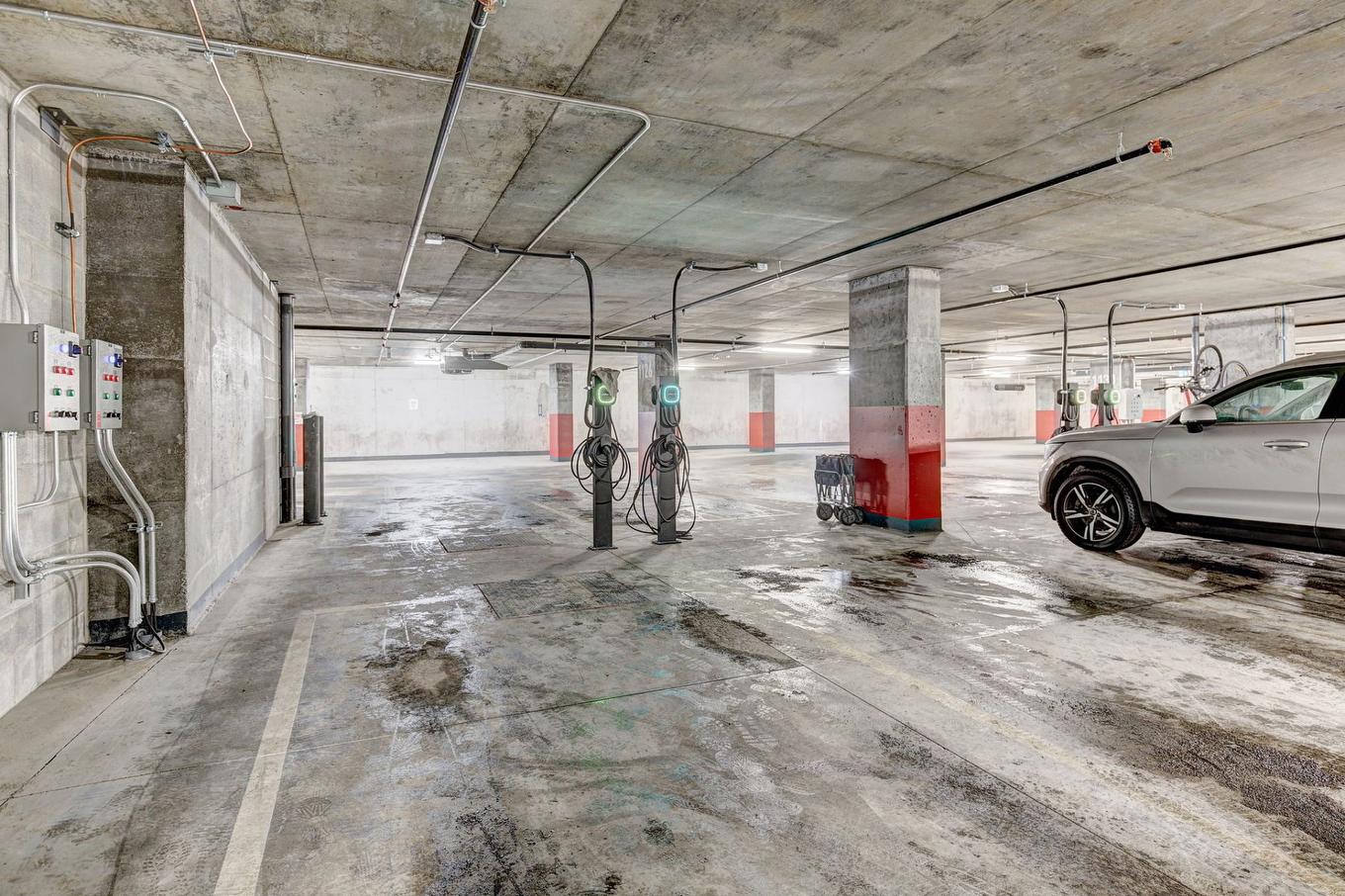 Garage - 429-505 Rue De L'Escale, Brossard, QC - Indoor Photo Showing Garage