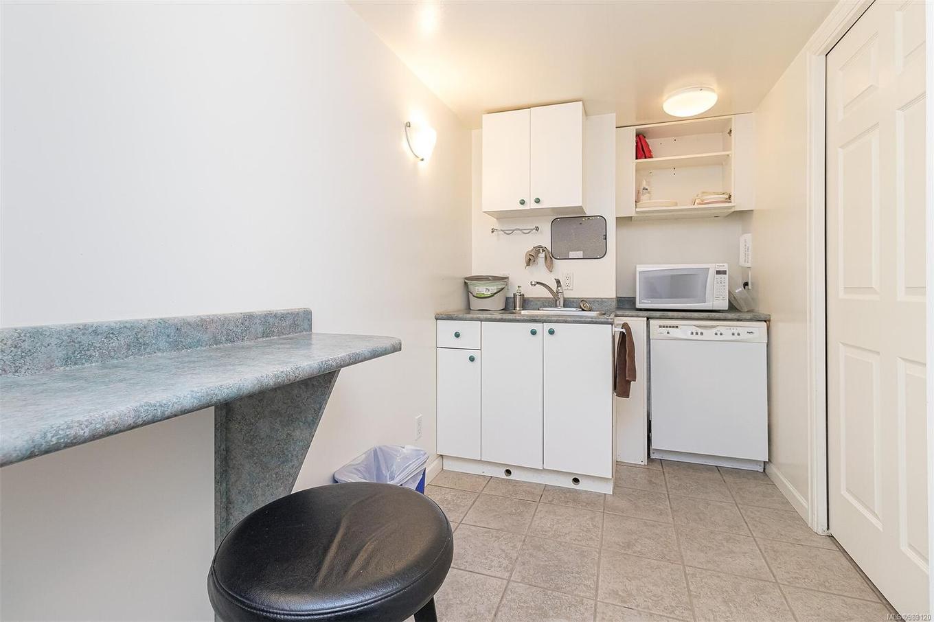 102 & 103-832 Fisgard St, Victoria, BC