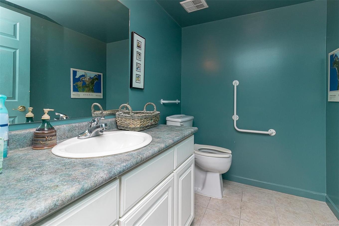 102 & 103-832 Fisgard St, Victoria, BC