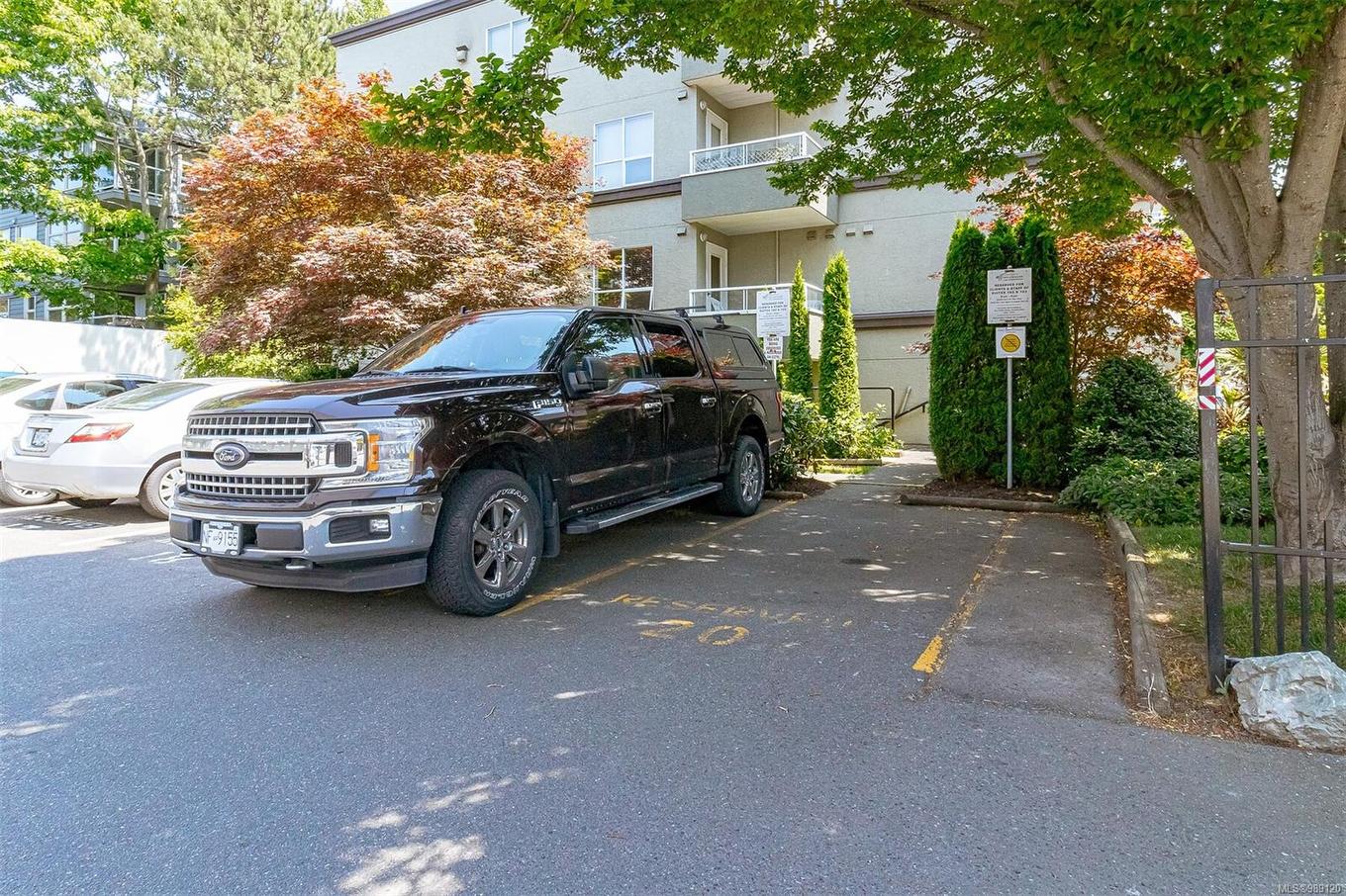 102 & 103-832 Fisgard St, Victoria, BC