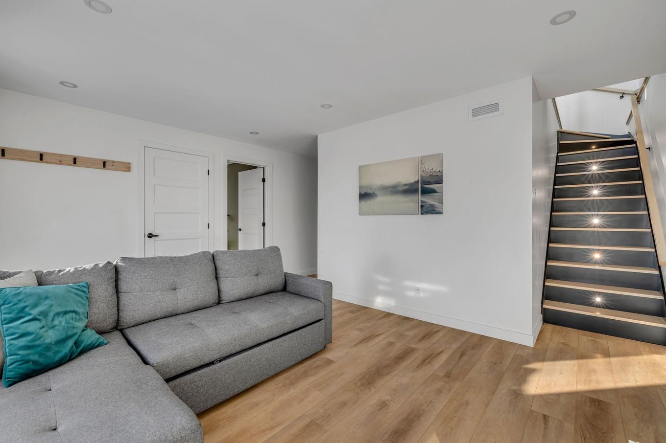 Family room - 46 Ch. De La Seigneurie, Les Éboulements, QC - Indoor Photo Showing Living Room