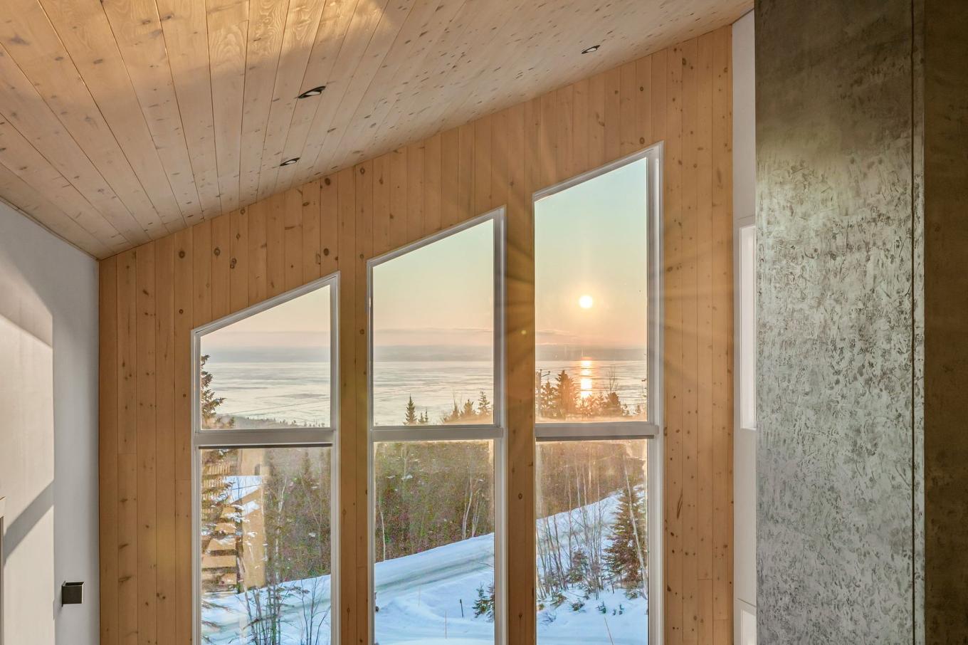 Water view - 46 Ch. De La Seigneurie, Les Éboulements, QC - Indoor Photo Showing Other Room