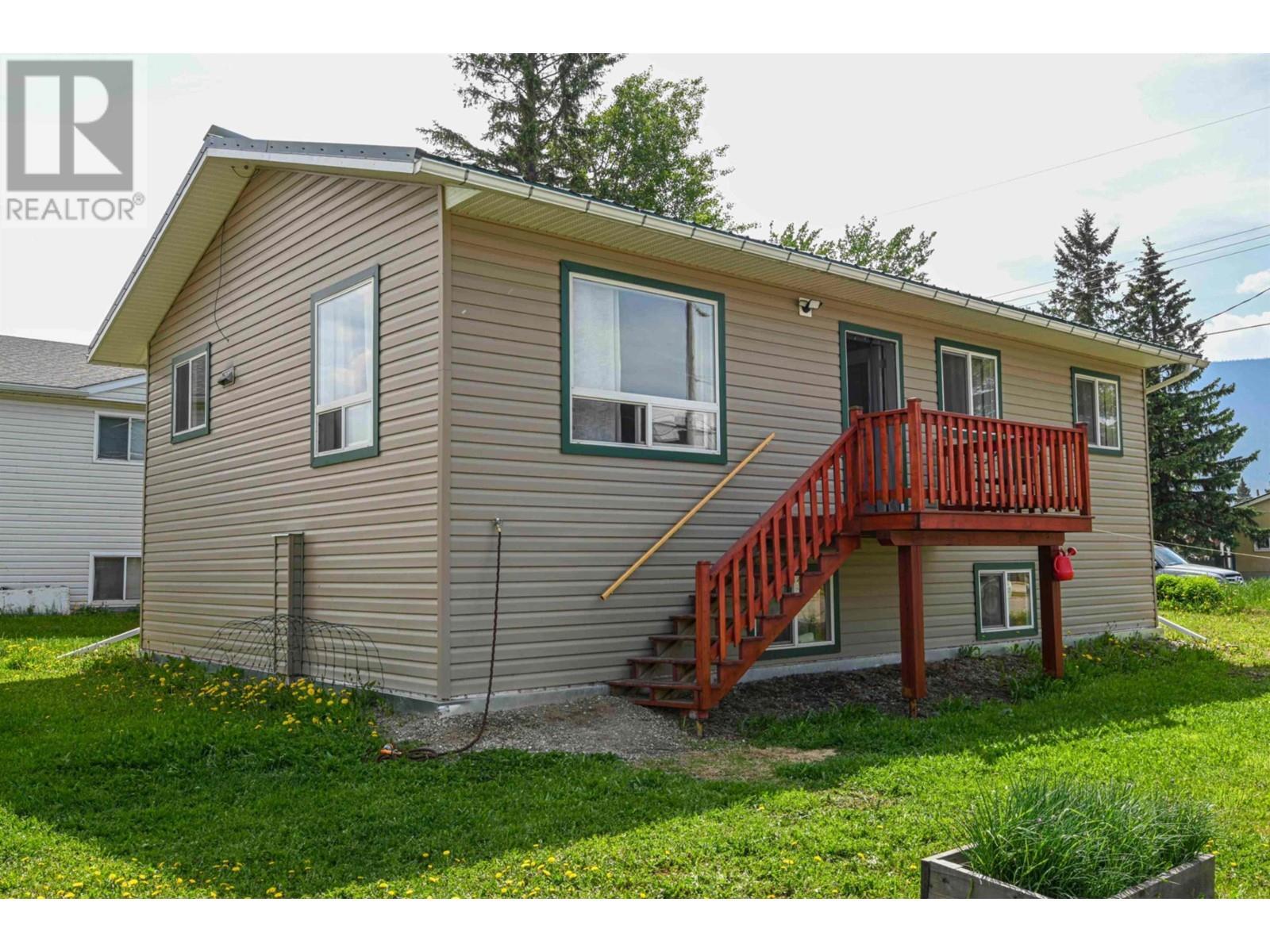 806 4Th Avenue, Mcbride, BC - Outdoor With Exterior