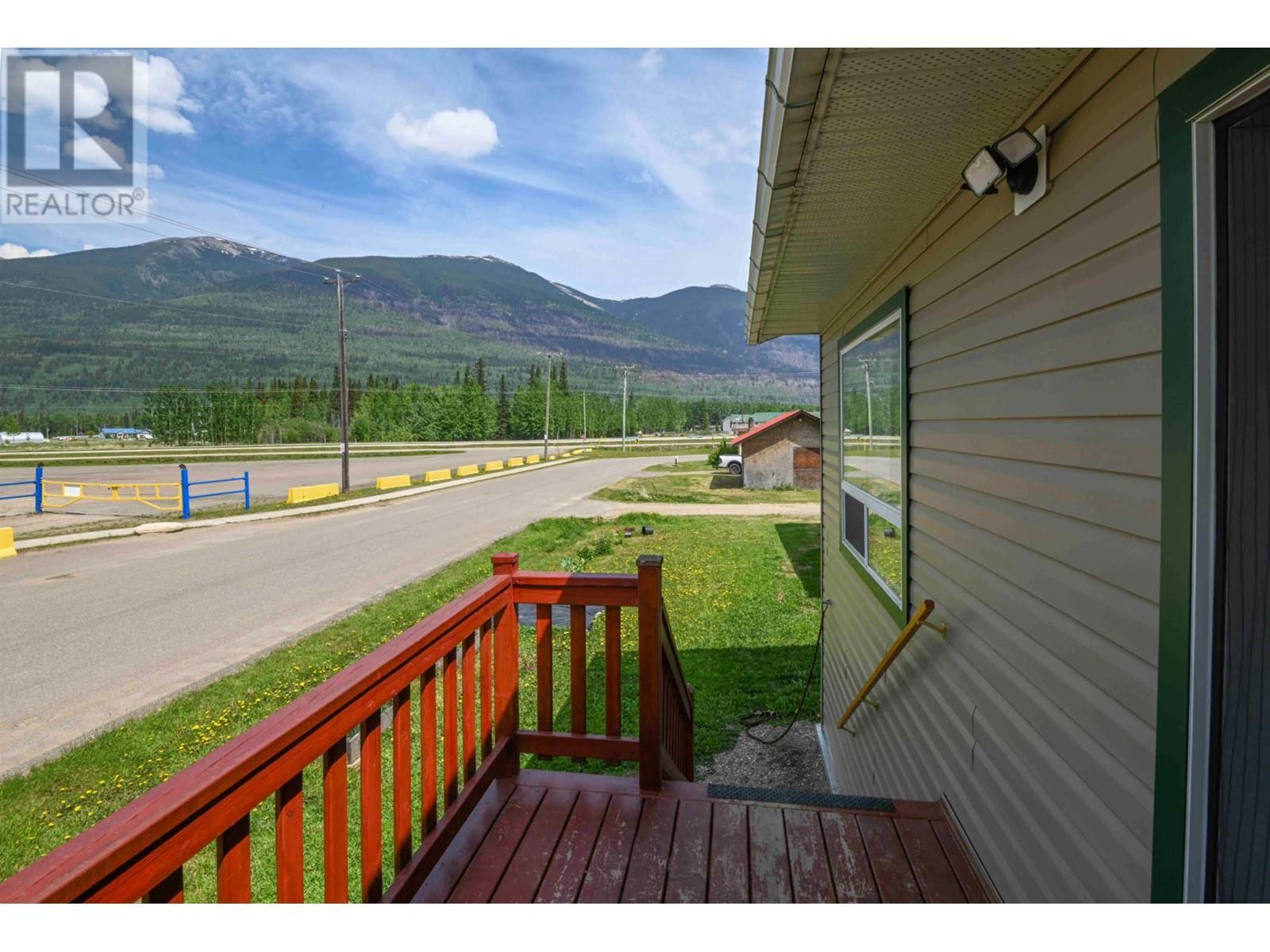 806 4Th Avenue, Mcbride, BC - Outdoor With Exterior