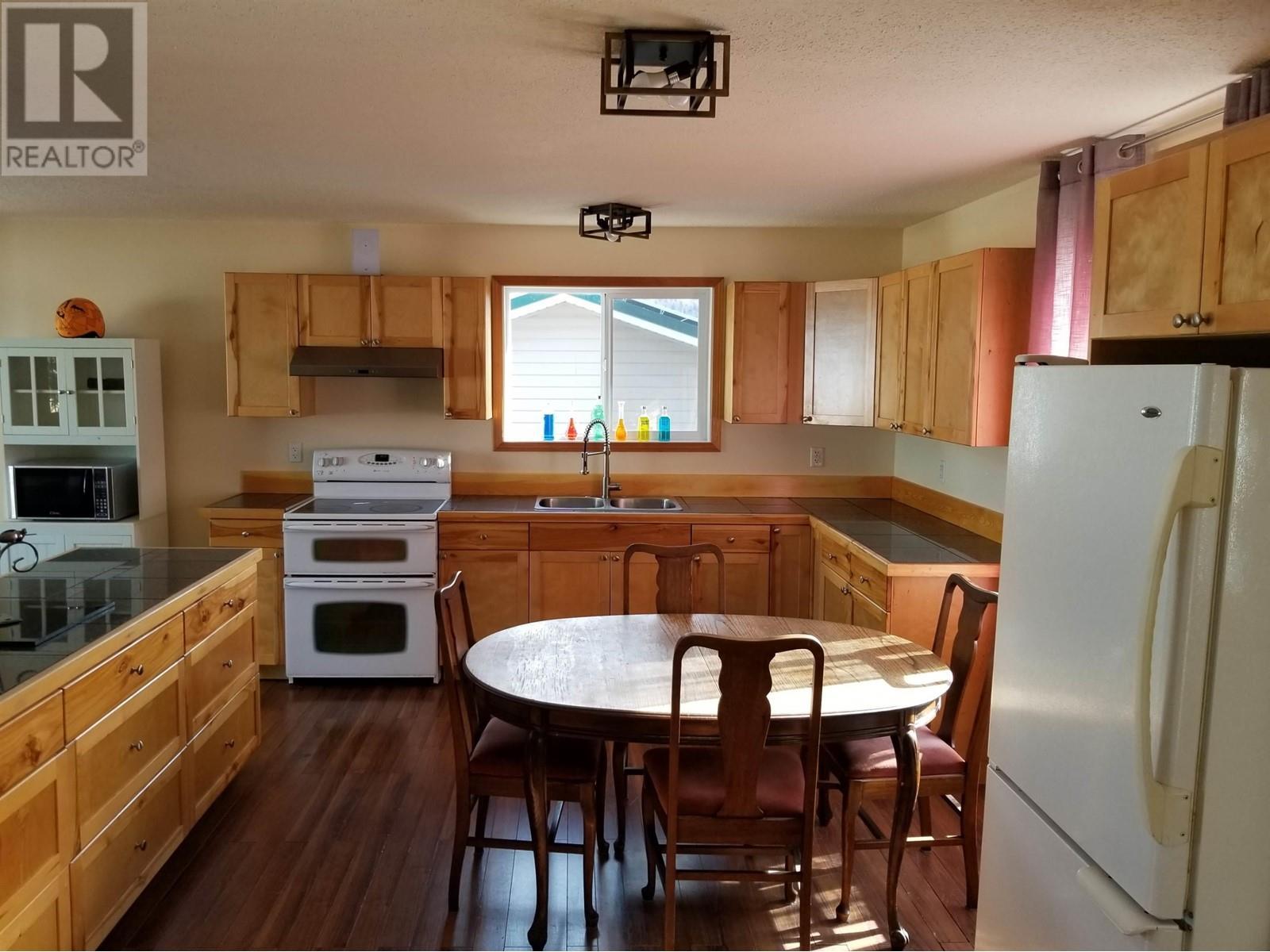 806 4Th Avenue, Mcbride, BC - Indoor Photo Showing Kitchen With Double Sink