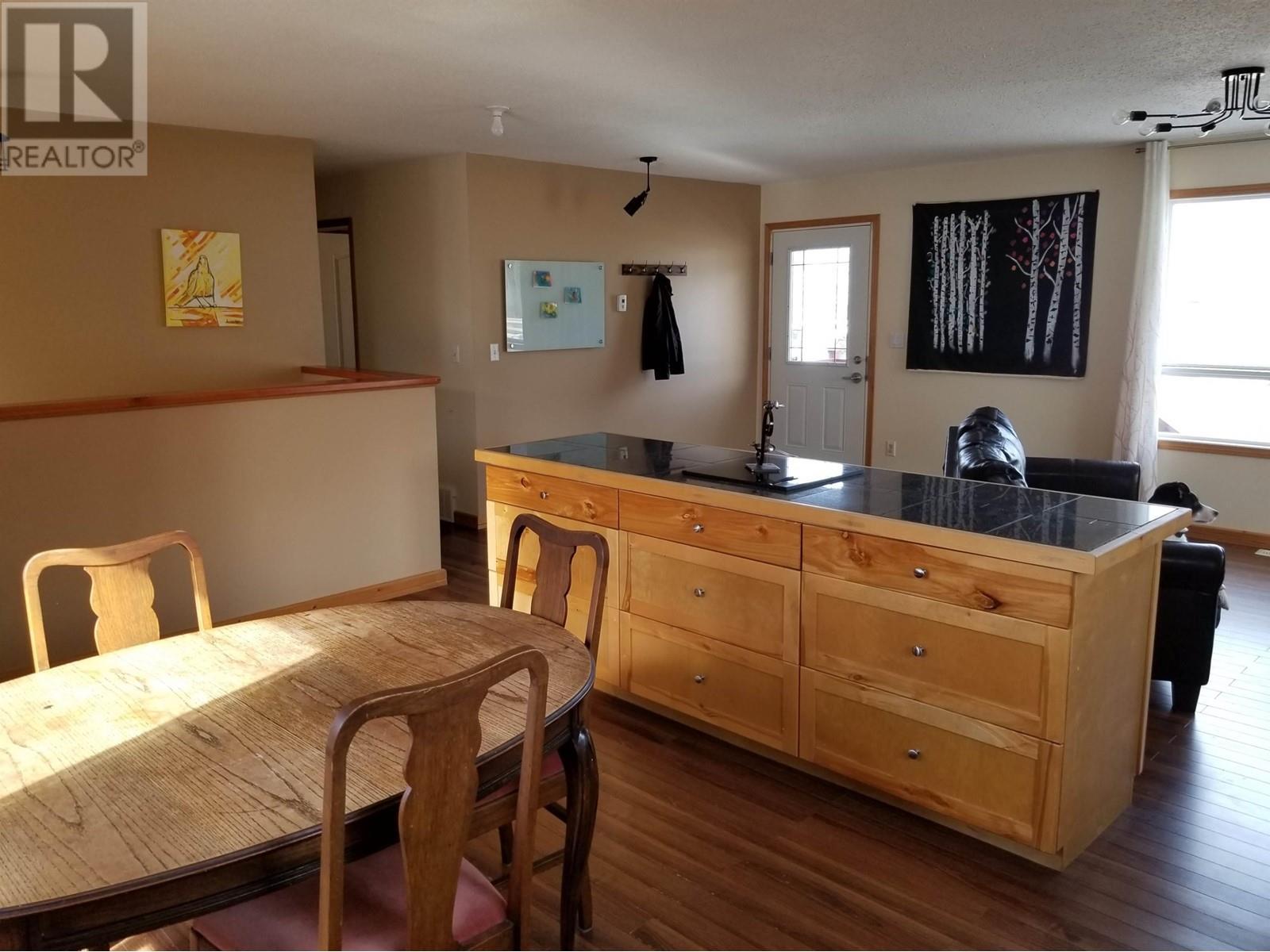 806 4Th Avenue, Mcbride, BC - Indoor Photo Showing Dining Room